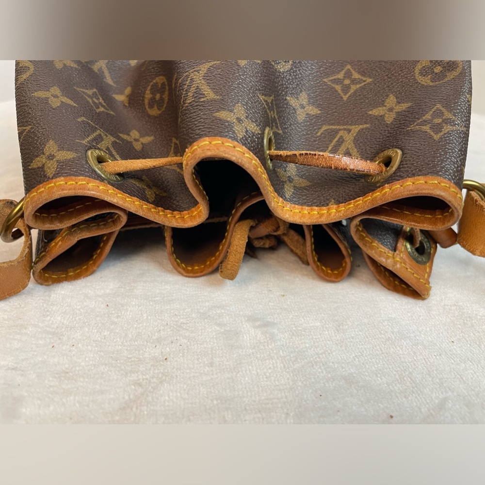 LOUIS VUITTON MONOGRAM NOE PETIT SHOULDER BAG - Picture 6 of 16